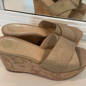 VINCE CAMUTO GOLD WEDGE